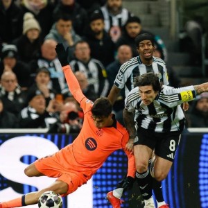 壹号娱乐手机版本-英超曼城不甘示弱，欧冠枪手务必小心，利物浦热刺败走麦城好尴尬